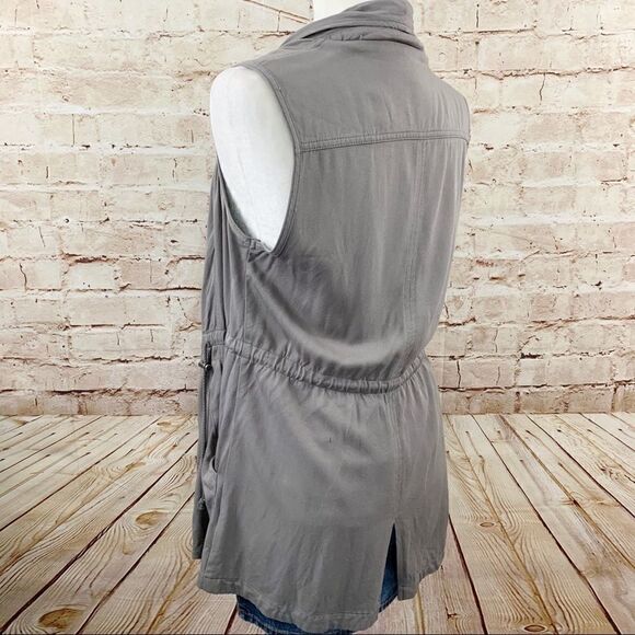 Miami Francesca’s pull cord sleeveless vest - Picture 2 of 6